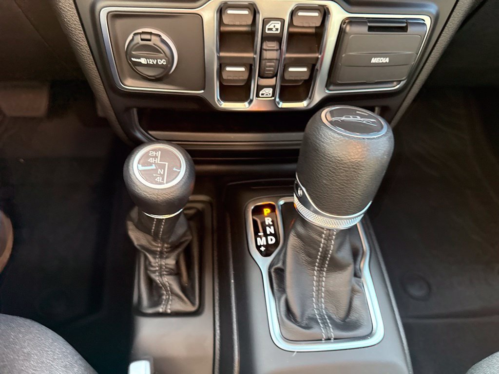 New 2026 Jeep Gladiator Sport w/ Dual Top Group AWD/4WD image 26