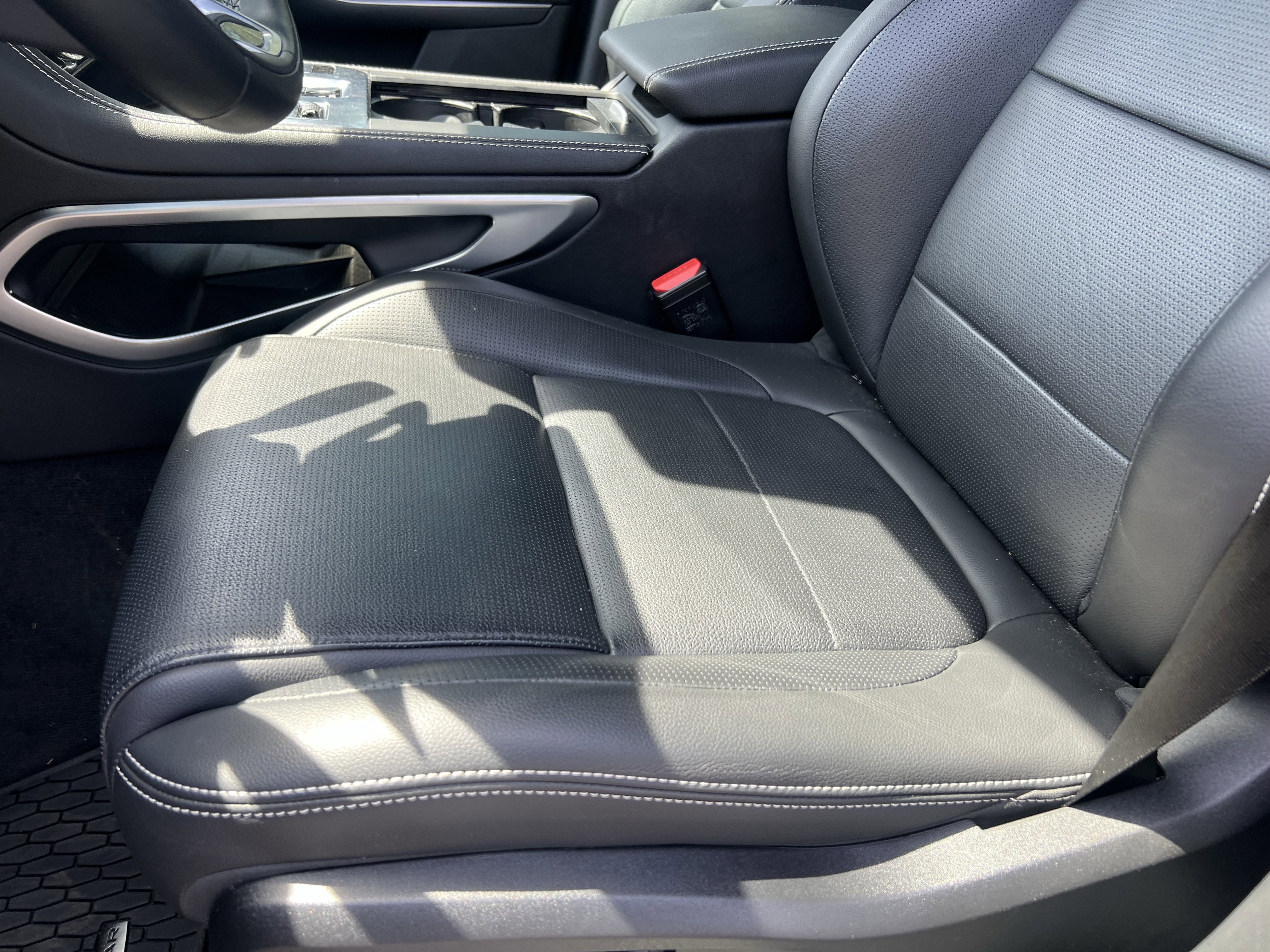 Used 2025 Jaguar F-PACE R-Dynamic S image 19