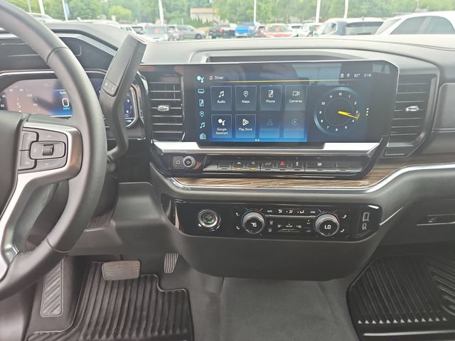 Used 2023 Chevrolet Silverado 1500 LT AWD/4WD image 18