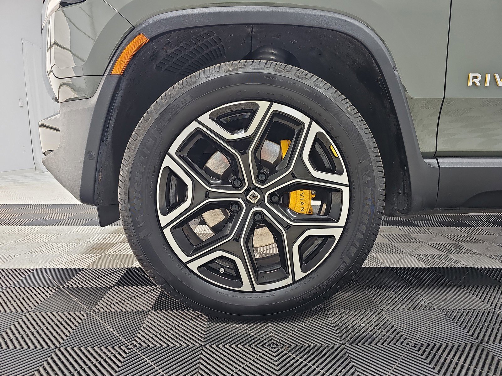 Used 2022 Rivian R1S Launch Edition image 9