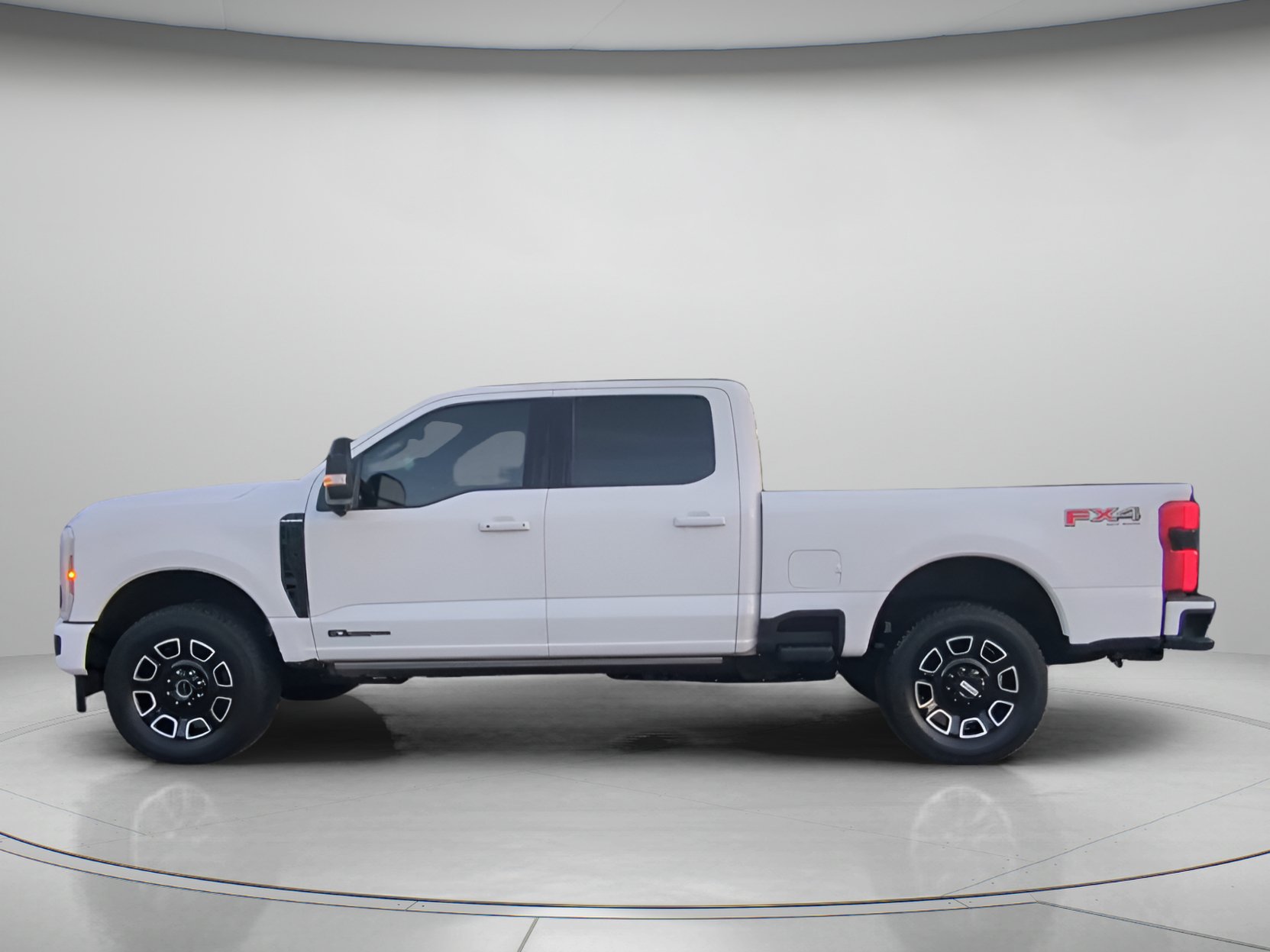 Certified 2025 Ford F250 Platinum w/ FX4 Off-Road Package AWD/4WD image 18