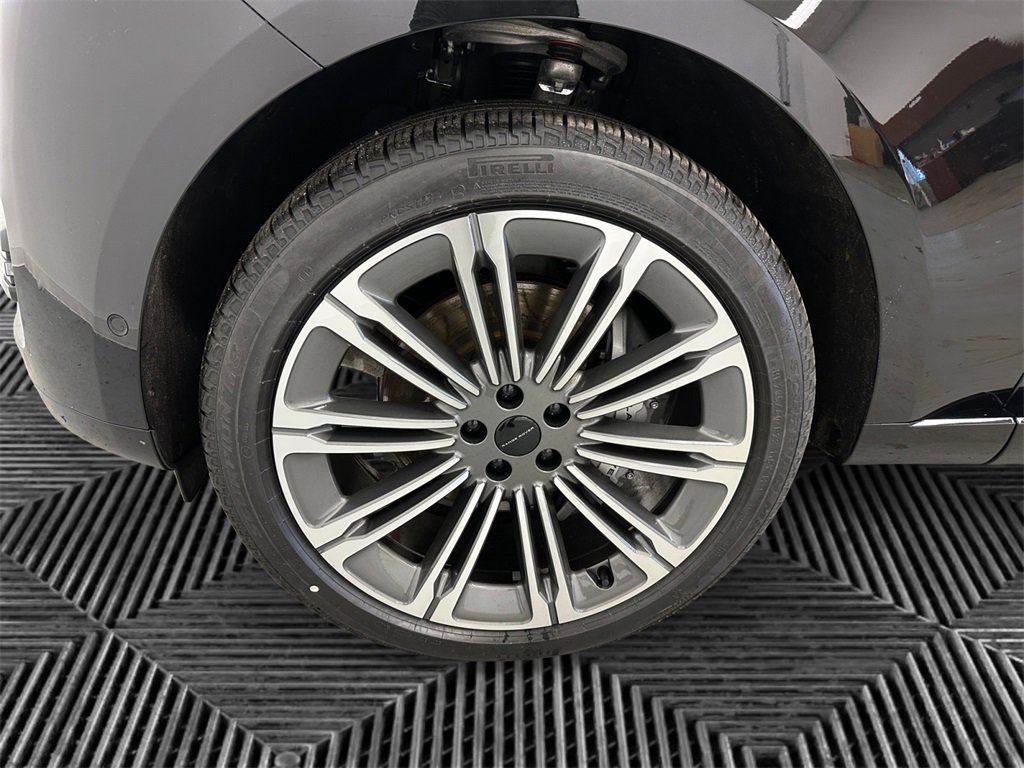 New 2026 Land Rover Range Rover SE image 14