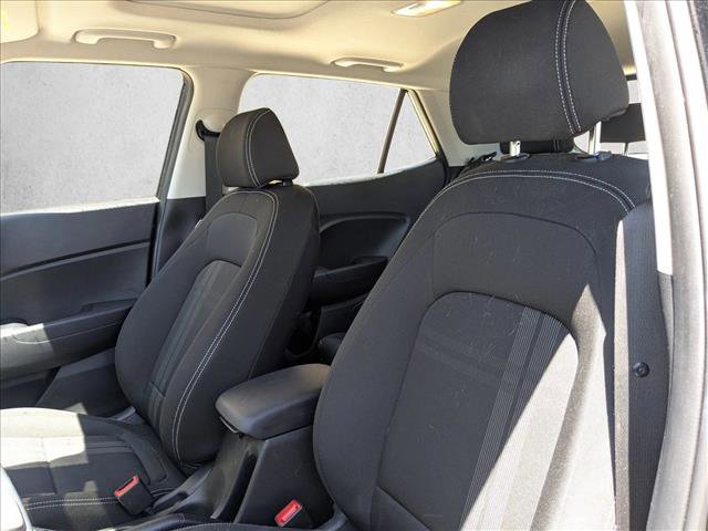 Used 2023 Hyundai Venue SEL FWD image 9