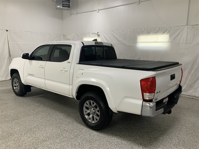 Used 2017 Toyota Tacoma SR5 w/ Tow Package AWD/4WD image 2
