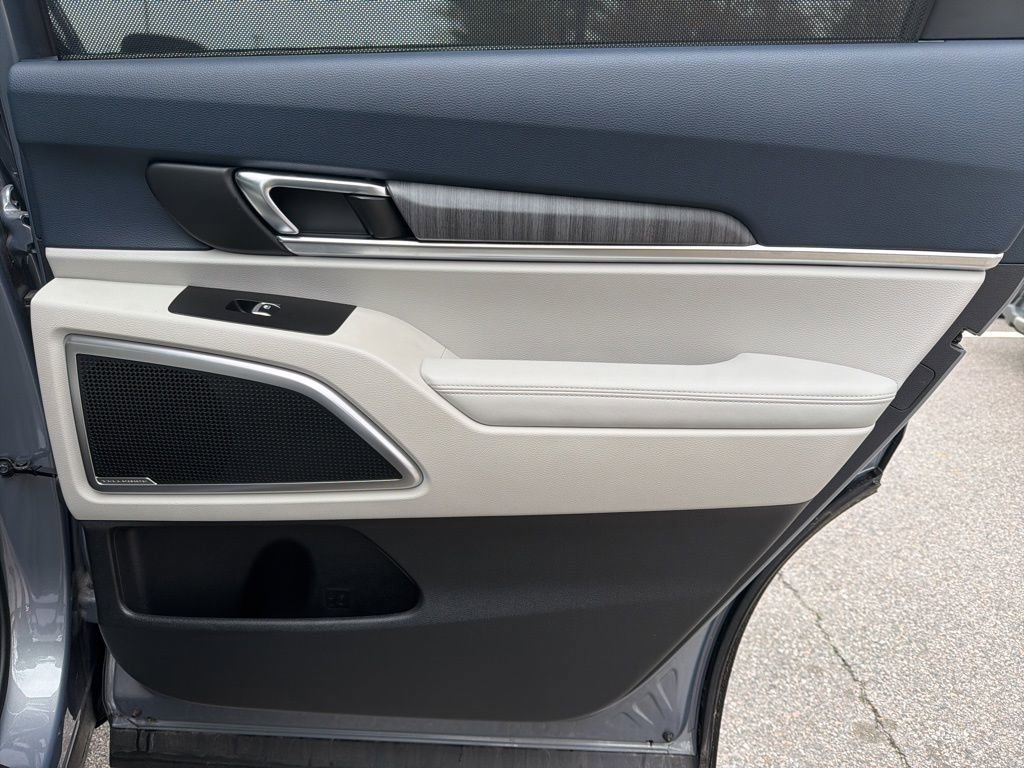 Used 2024 Kia Telluride EX w/ EX Captain's Chair Package image 30