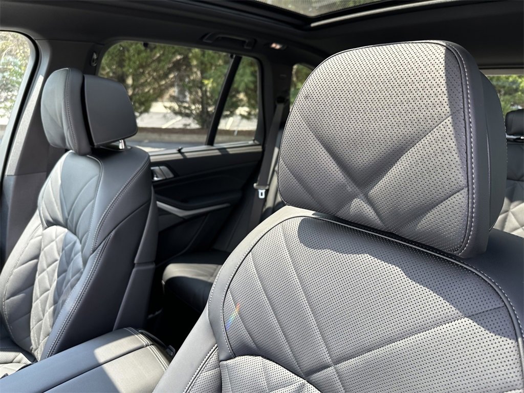 New 2026 BMW X5 M60i w/ Executive Package image 17