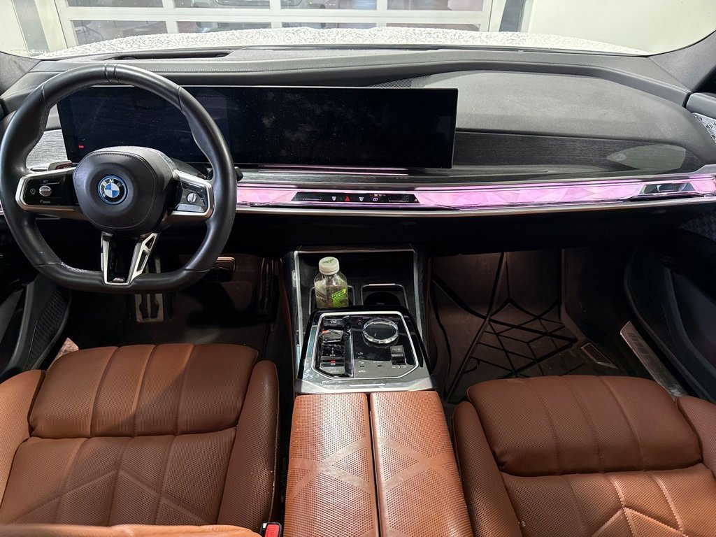 Used 2023 BMW i7 xDrive60 image 8