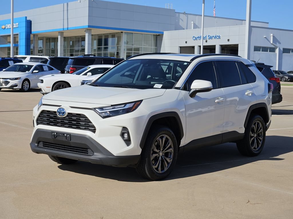 Used 2022 Toyota RAV4 XLE Premium AWD/4WD image 3