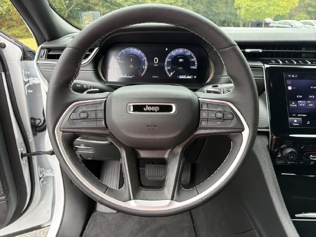 Used 2025 Jeep Grand Cherokee L Altitude AWD/4WD image 27