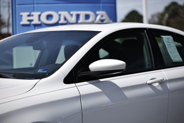 Used 2015 Chrysler 200 S w/ Navigation & Sound Group I image 3