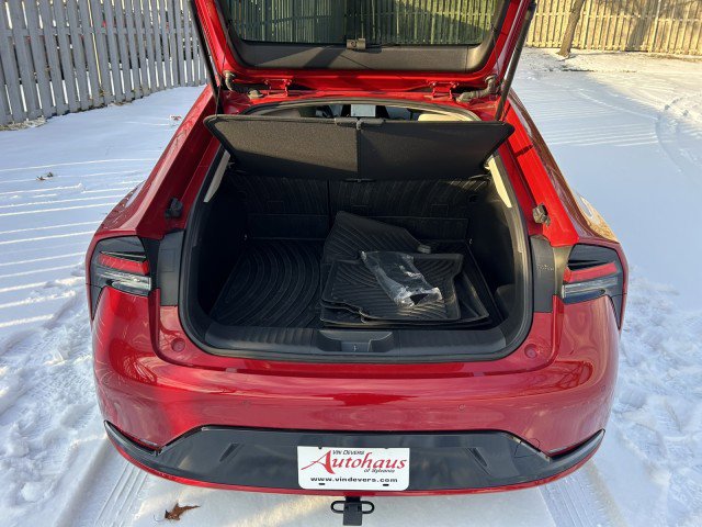 Used 2023 Toyota Prius XLE image 30