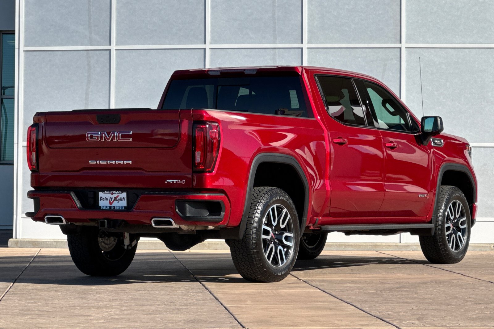 Used 2025 GMC Sierra 1500 AT4 w/ AT4 Premium Package AWD/4WD image 4