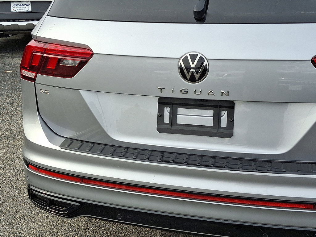 Used 2023 Volkswagen Tiguan SE R-Line image 16