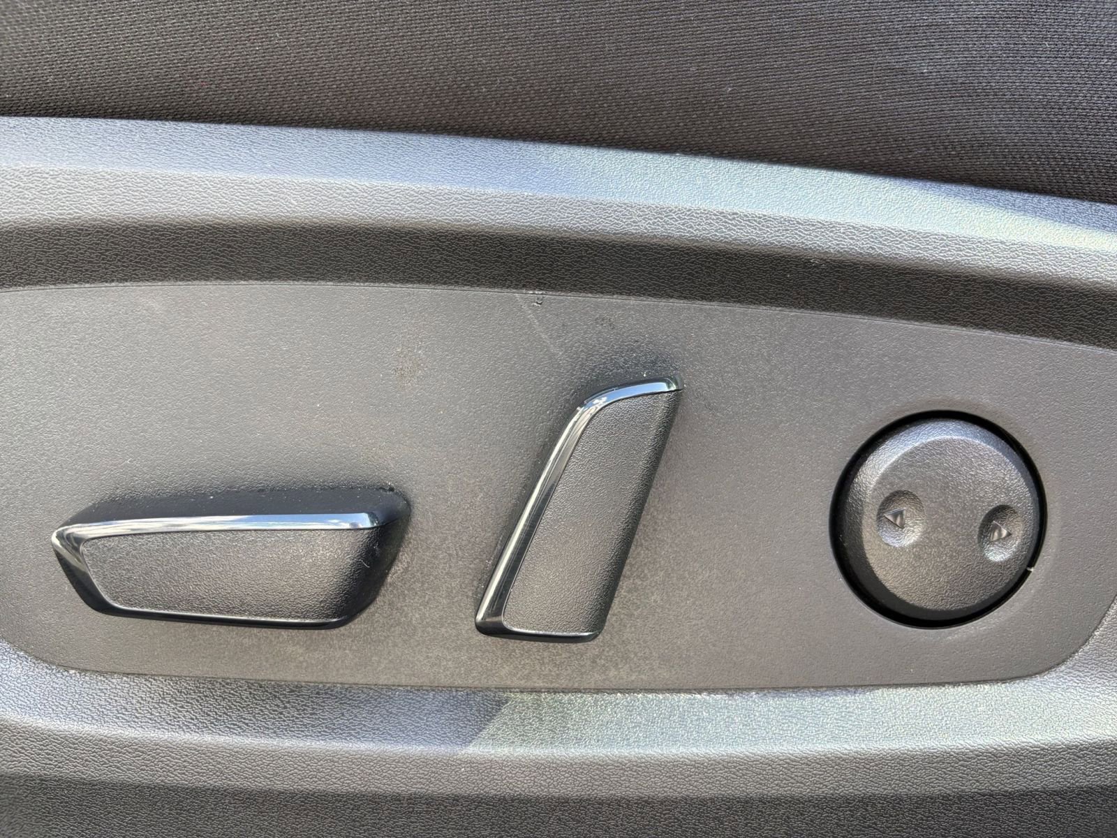 Used 2025 Nissan Pathfinder SV image 22