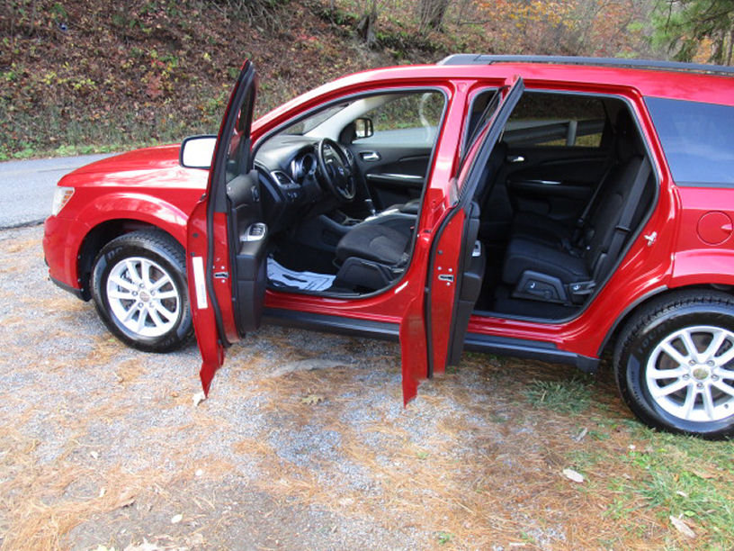 Used 2014 Dodge Journey SXT image 11