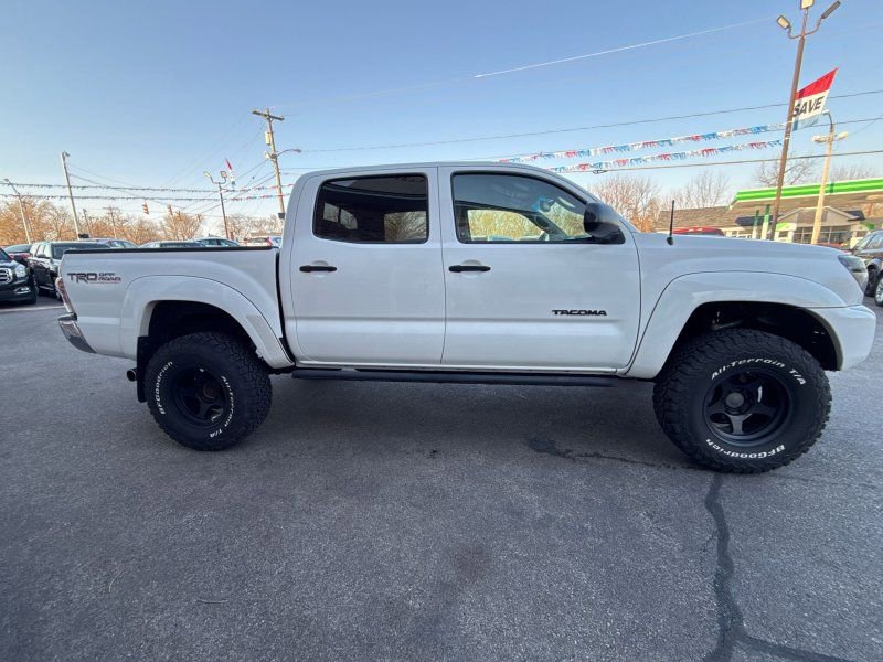 Used 2013 Toyota Tacoma 4x4 Double Cab w/ TRD Off-Road Pkg image 4