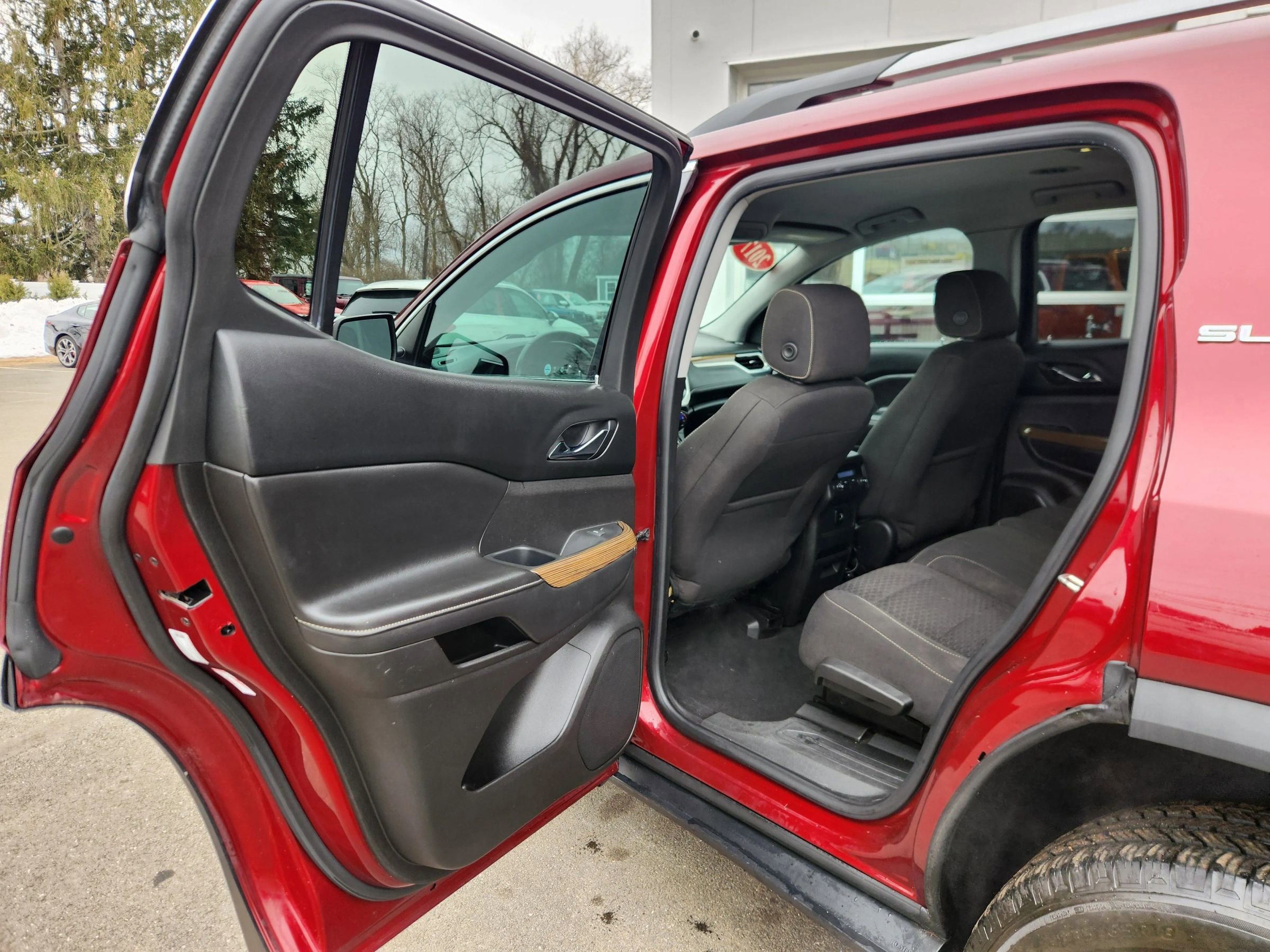 Used 2017 GMC Acadia SLE image 40