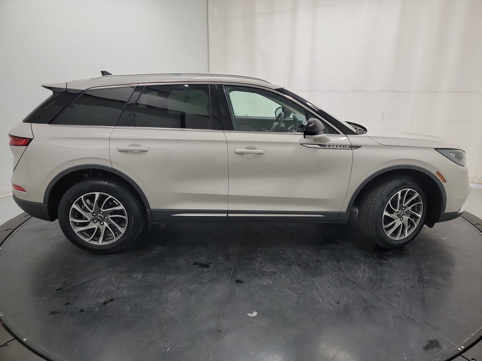 Used 2022 Lincoln Corsair FWD image 11