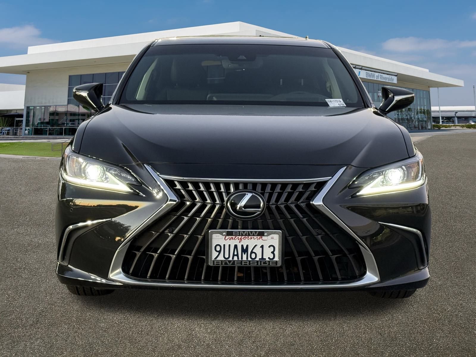 Used 2025 Lexus ES 300h w/ Premium Package image 3