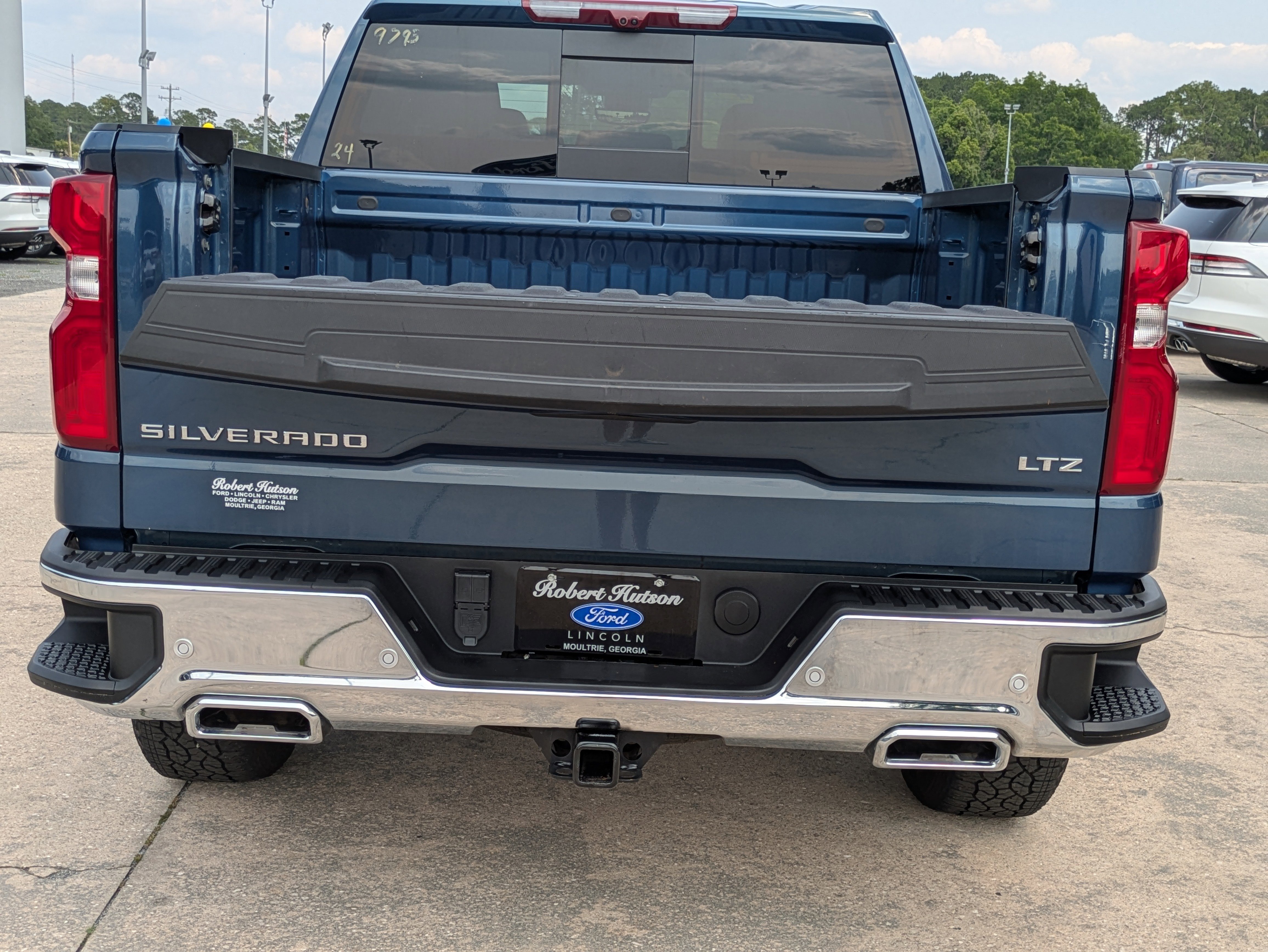 Used 2024 Chevrolet Silverado 1500 LTZ w/ Technology Package image 12