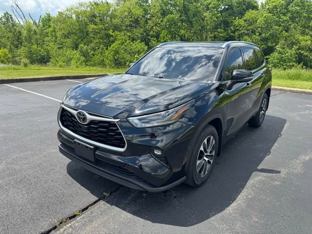 Used 2021 Toyota Highlander XLE AWD/4WD image 7