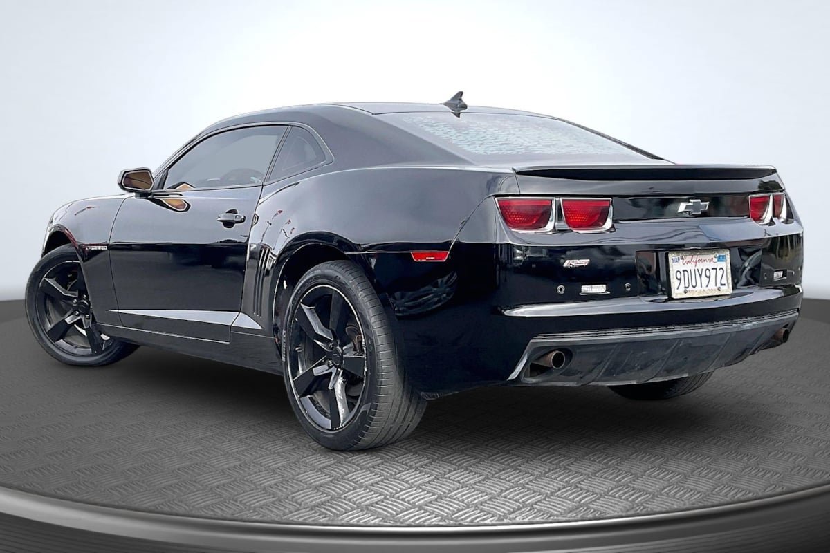 Used 2010 Chevrolet Camaro LT w/ RS Package RWD image 2