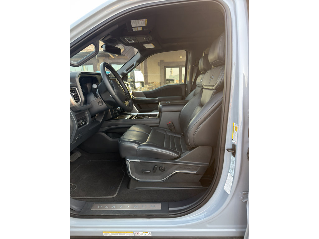 Used 2025 Ford F450 Platinum w/ FX4 Off-Road Package AWD/4WD image 19
