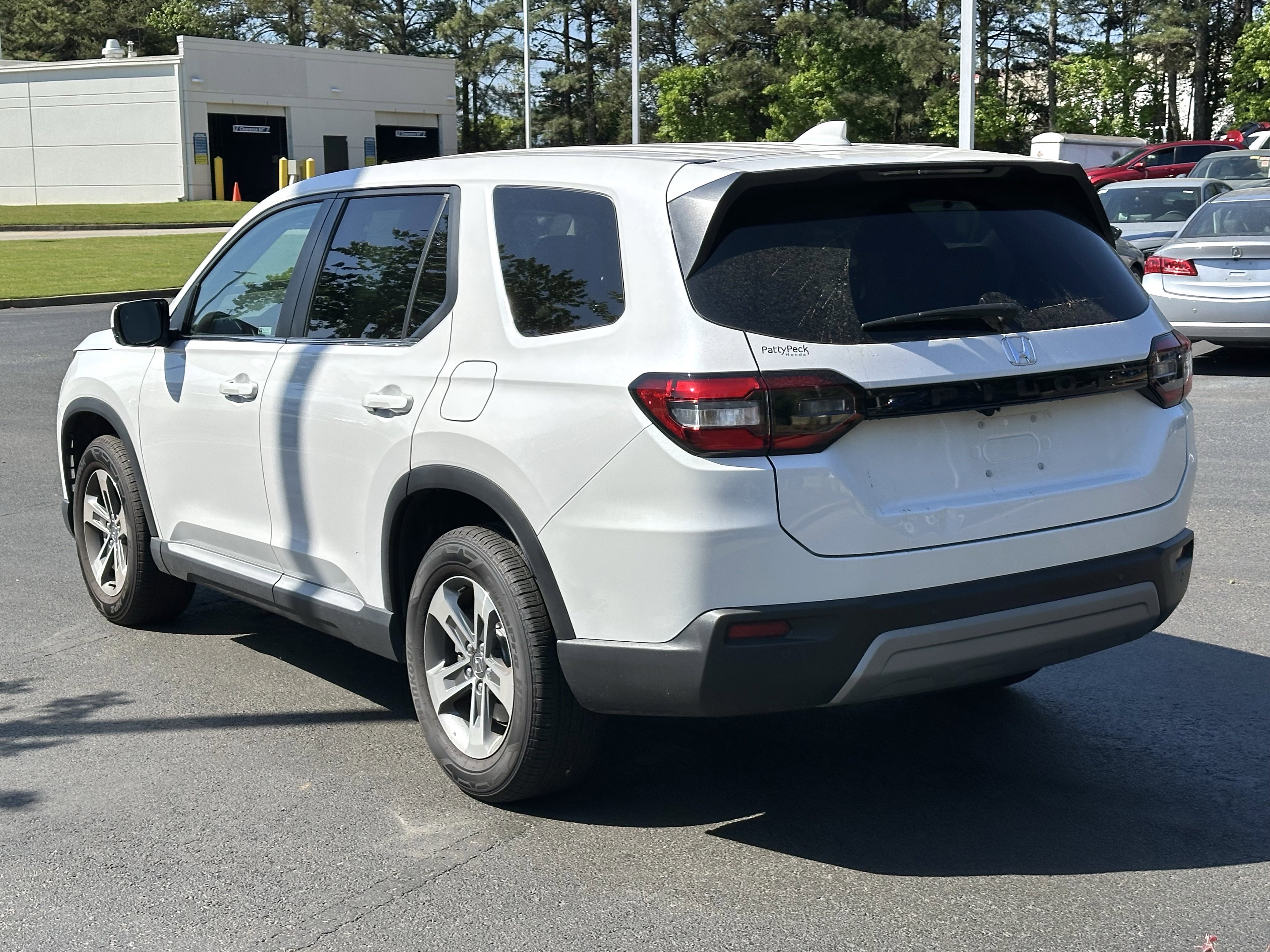 Used 2025 Honda Pilot EX-L image 10