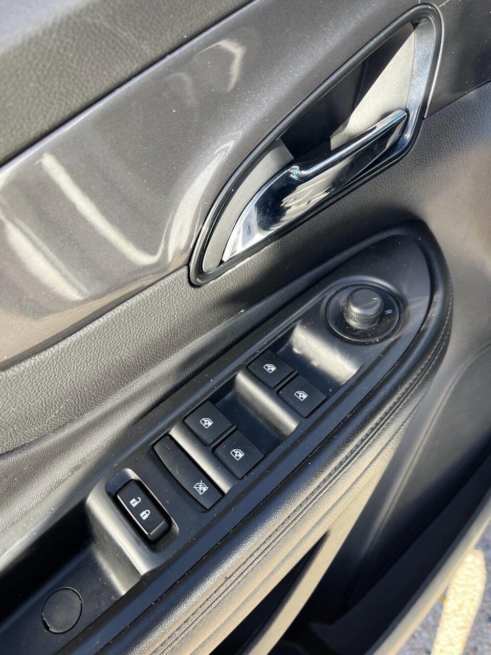 Used 2019 Buick Encore Sport Touring AWD/4WD image 9