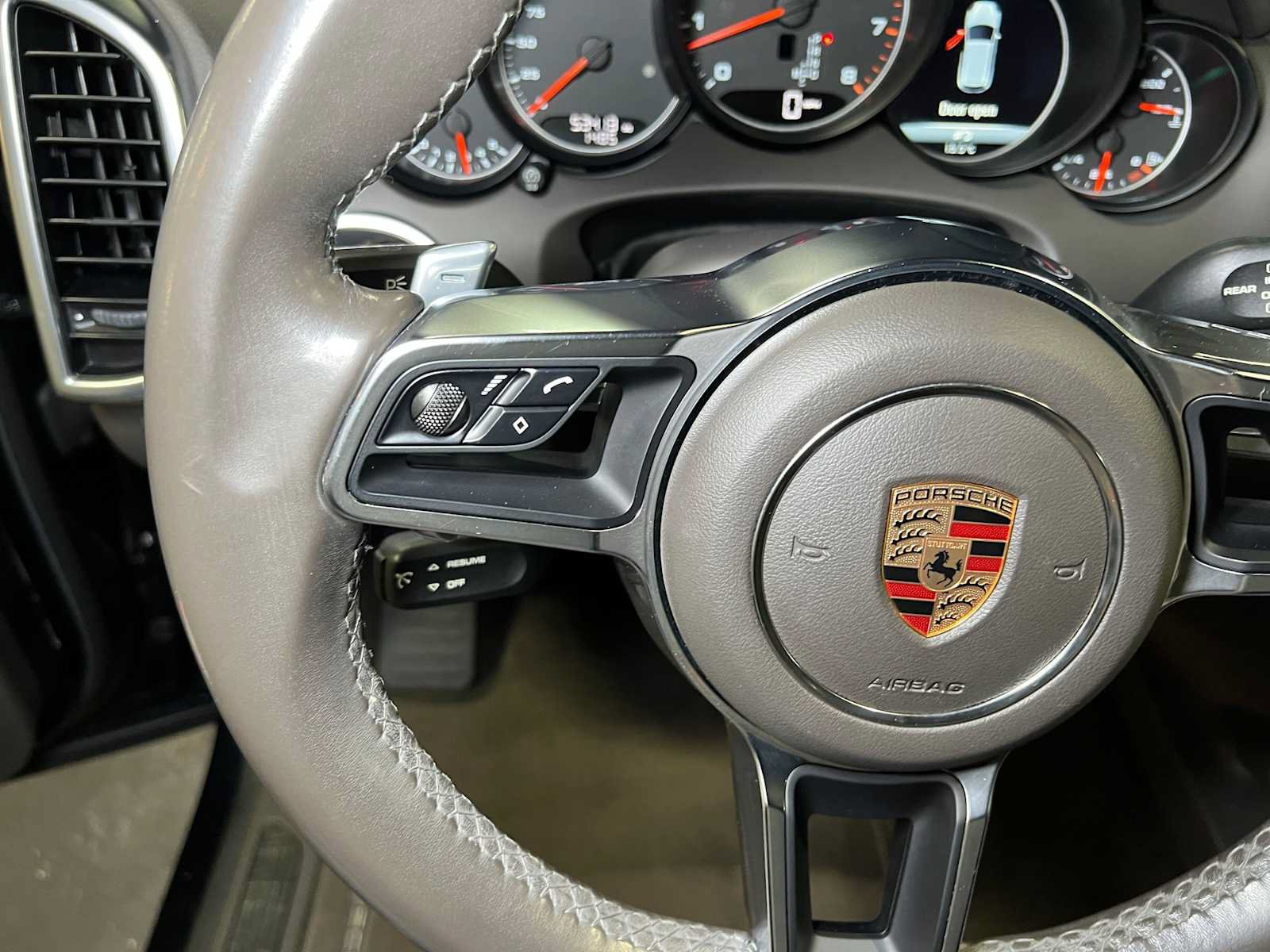 Used 2018 Porsche Cayenne AWD/4WD image 29