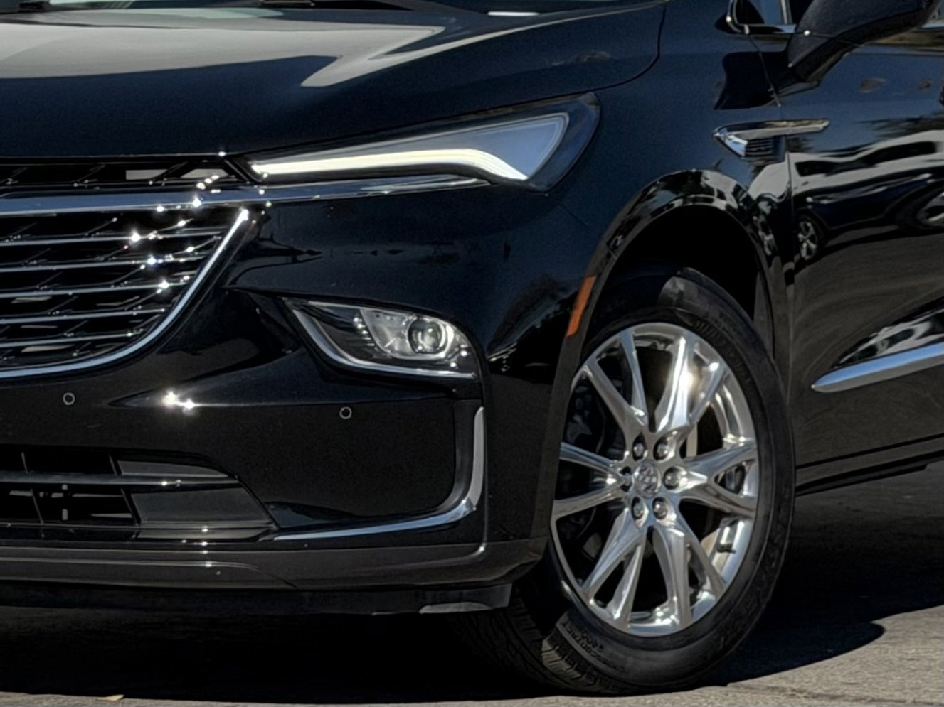 Used 2024 Buick Enclave Essence w/ Experience Buick Package image 4