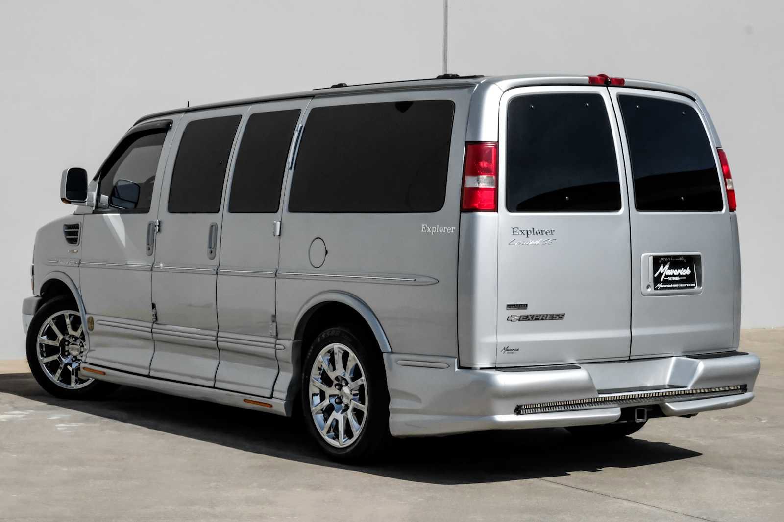 Used 2011 Chevrolet Express 1500 image 11