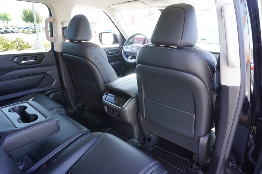 Certified 2025 Nissan Armada SV AWD/4WD image 11