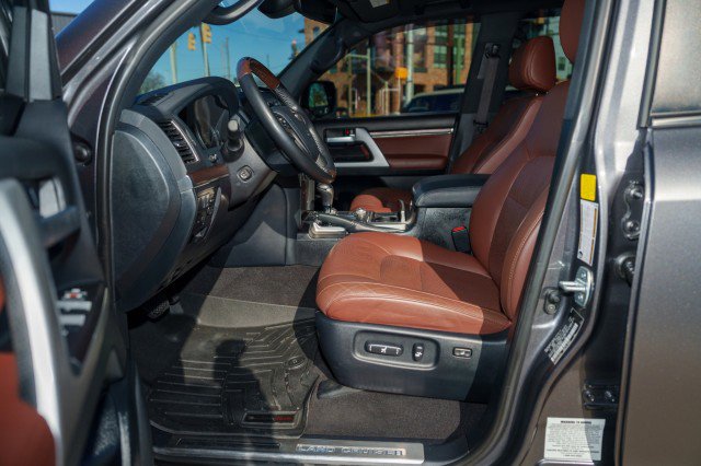 Used 2021 Toyota Land Cruiser image 11