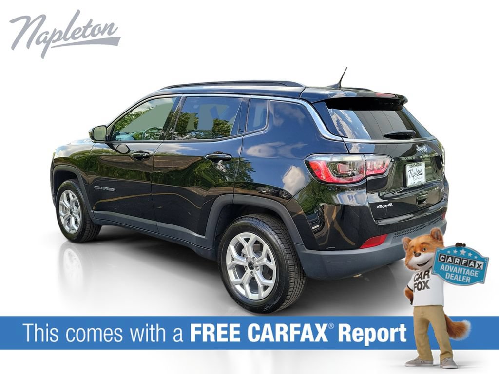 Used 2025 Jeep Compass Latitude w/ Sun & Sound Group AWD/4WD image 3