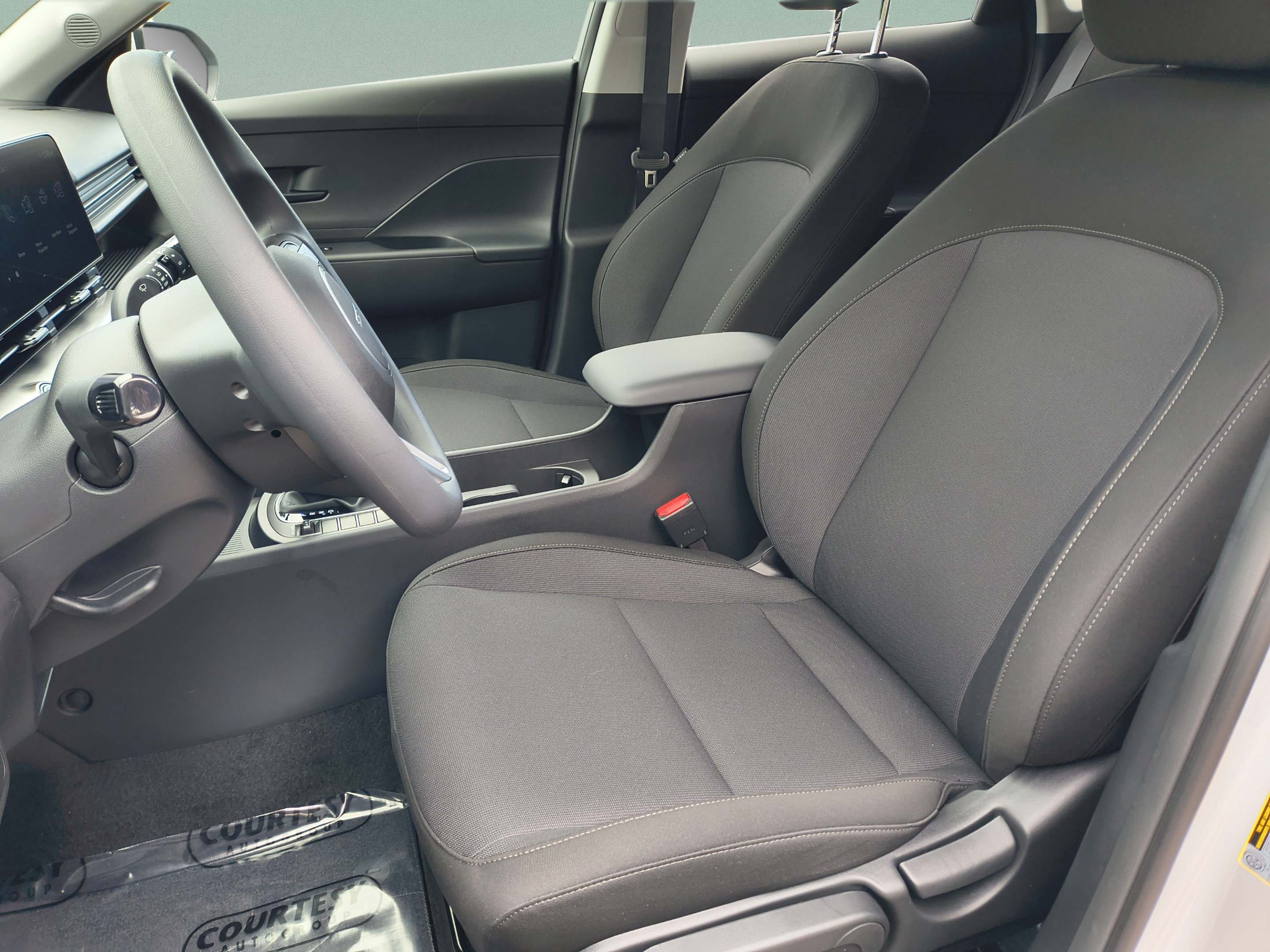New 2027 Hyundai Kona SE FWD image 18