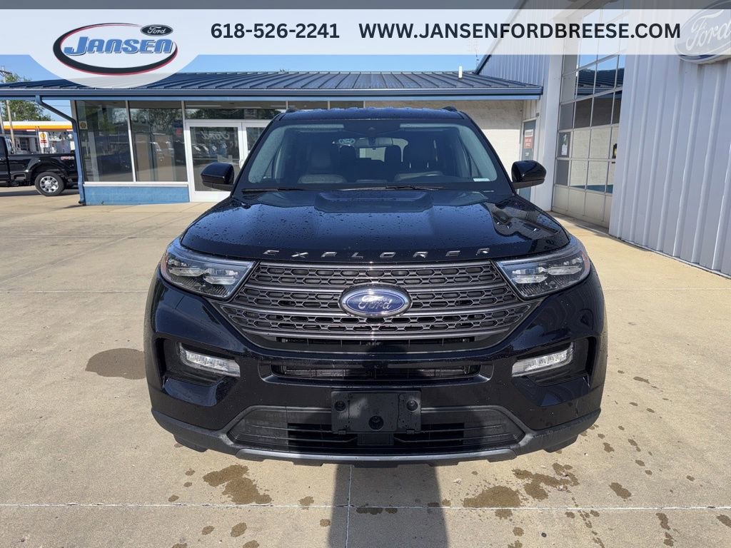 Used 2022 Ford Explorer XLT w/ Equipment Group 202A AWD/4WD image 2