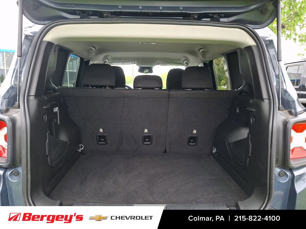Used 2023 Jeep Renegade Trailhawk AWD/4WD image 31