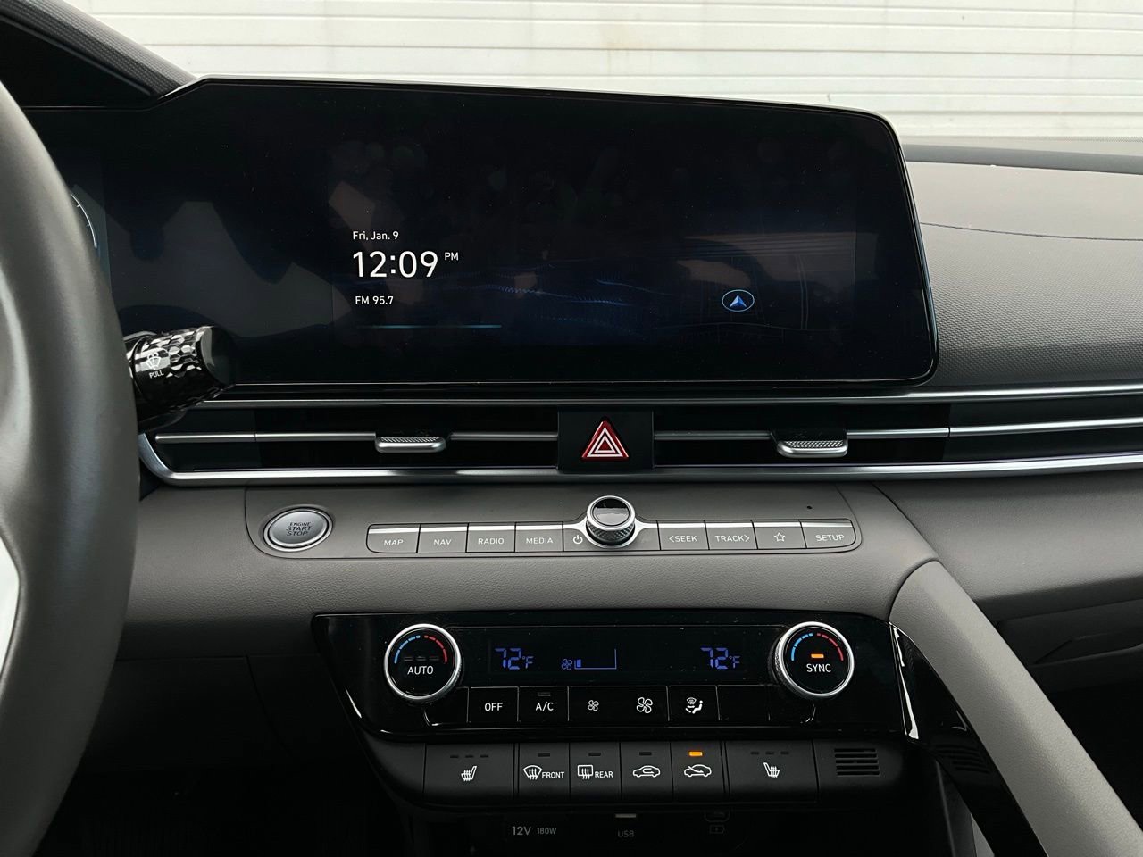 Used 2025 Hyundai Elantra SEL image 26