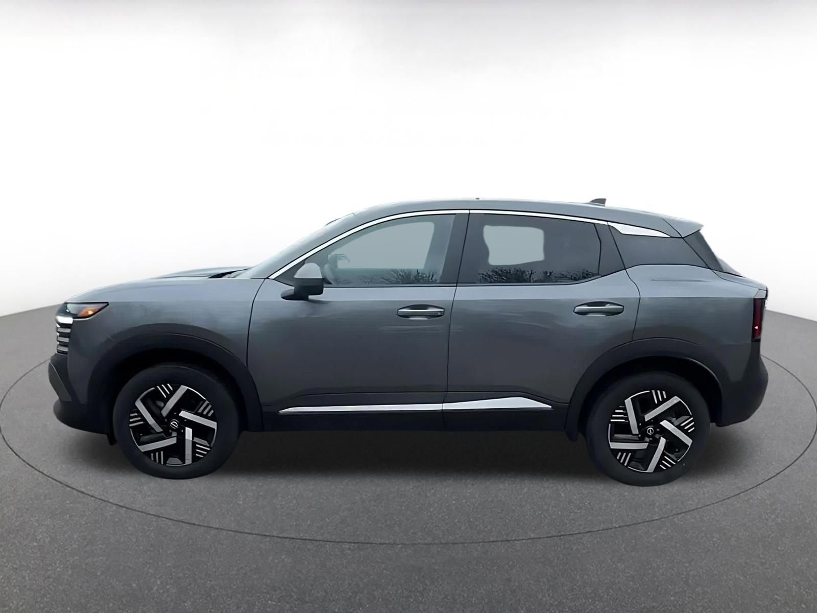 Used 2025 Nissan Kicks SV image 9