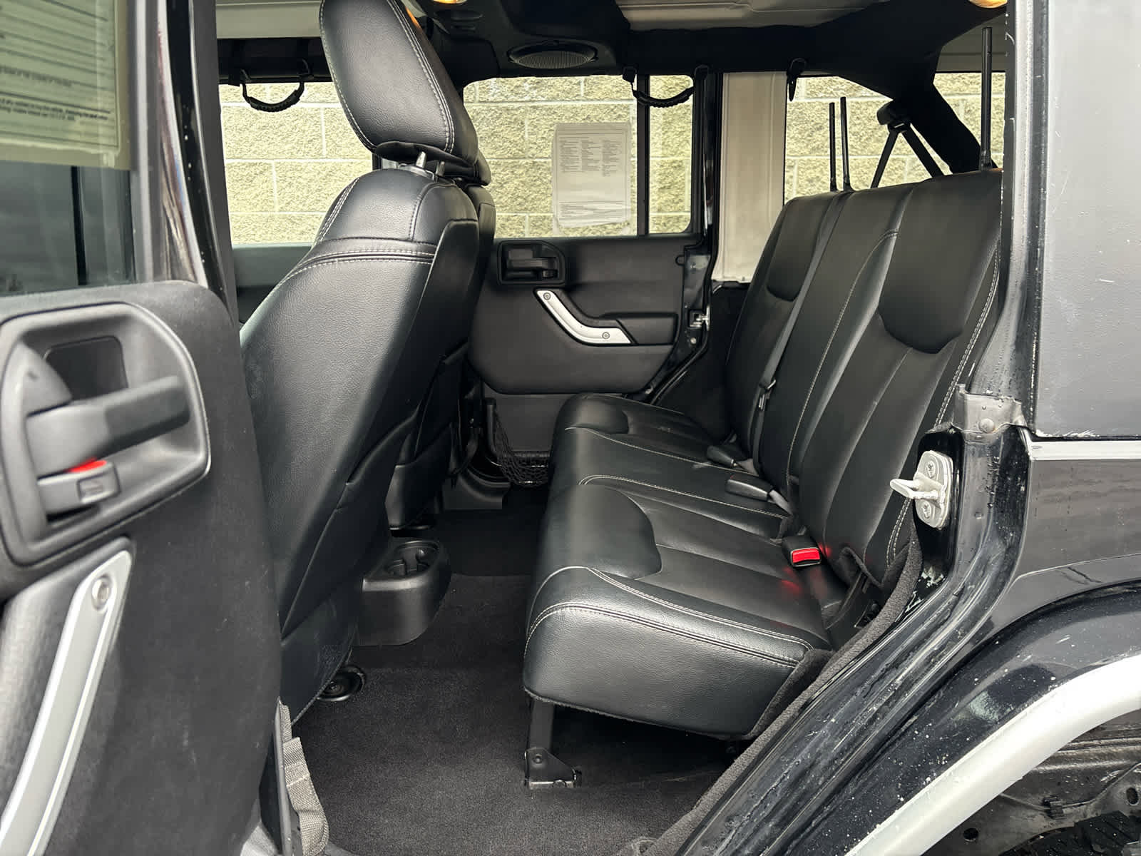 Used 2014 Jeep Wrangler Unlimited Rubicon image 25