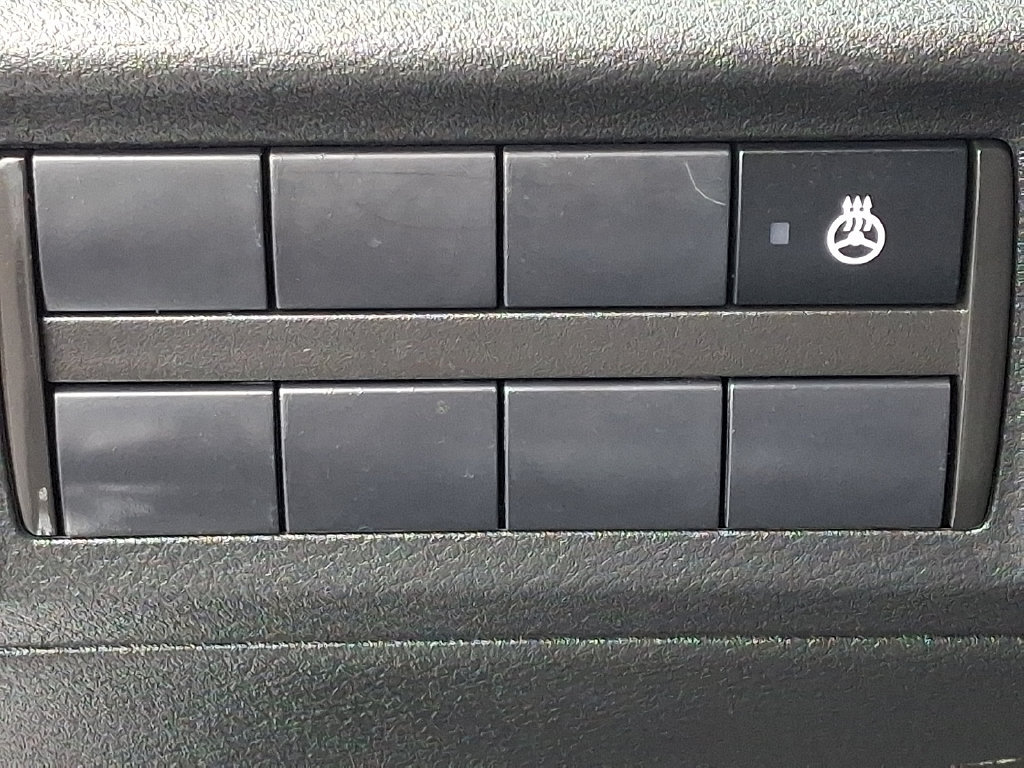Certified 2023 Nissan Kicks SR w/ SR Premium Package FWD image 26