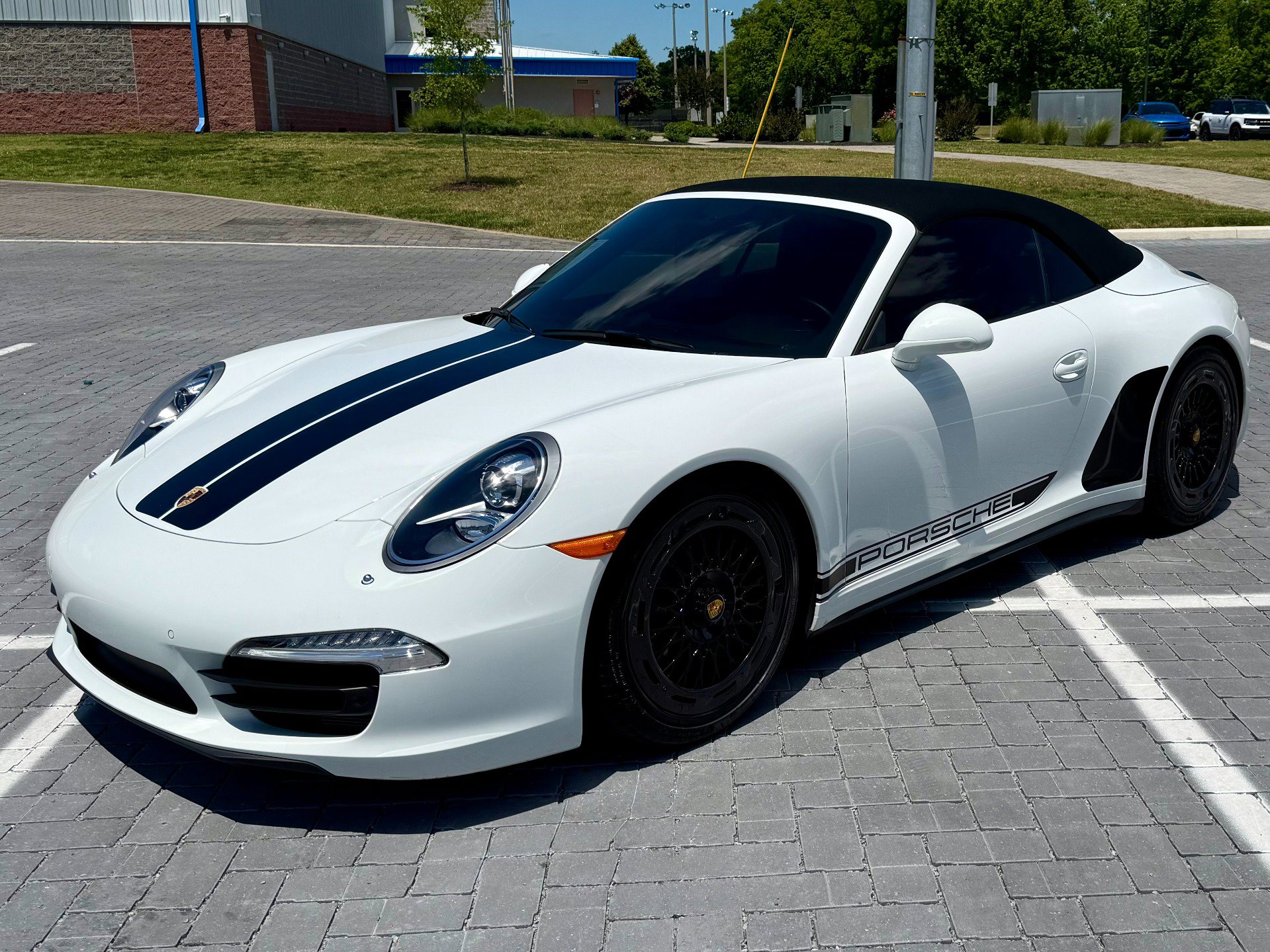 Used 2014 Porsche 911 Carrera 4 AWD/4WD image 16