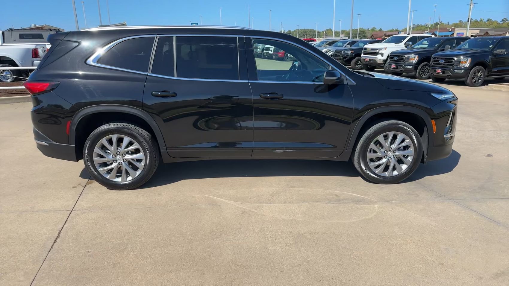 Used 2025 Buick Enclave Preferred FWD image 8