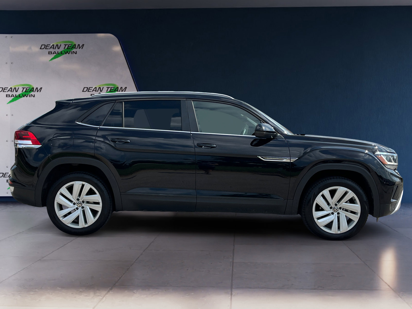 Used 2022 Volkswagen Atlas Cross Sport SE image 8