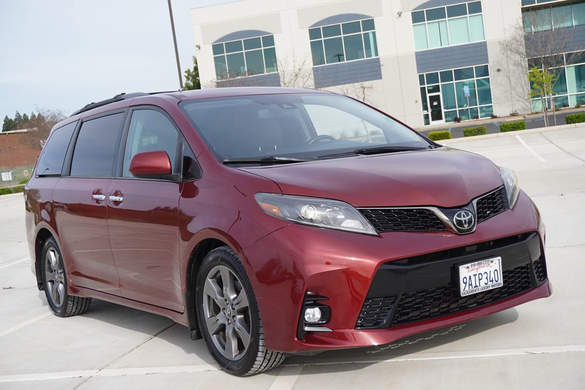 Used 2020 Toyota Sienna SE image 6