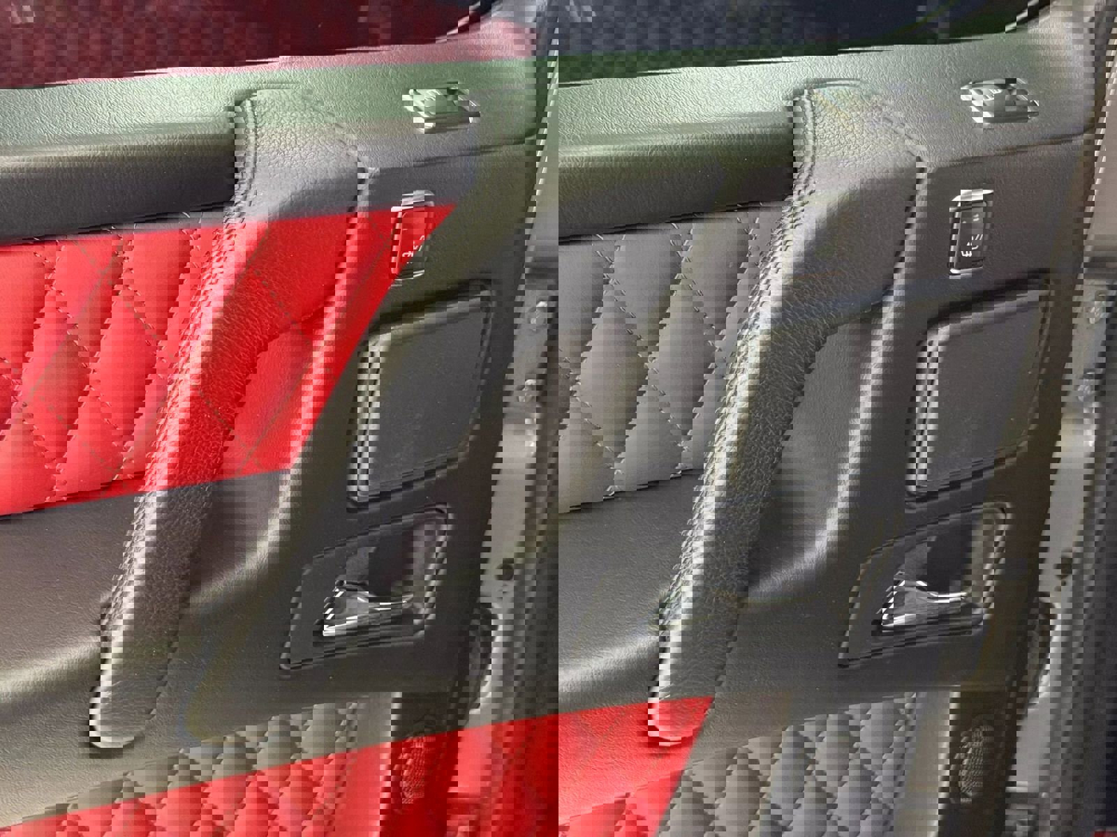 Used 2014 Mercedes-Benz G 63 AMG 4MATIC image 32