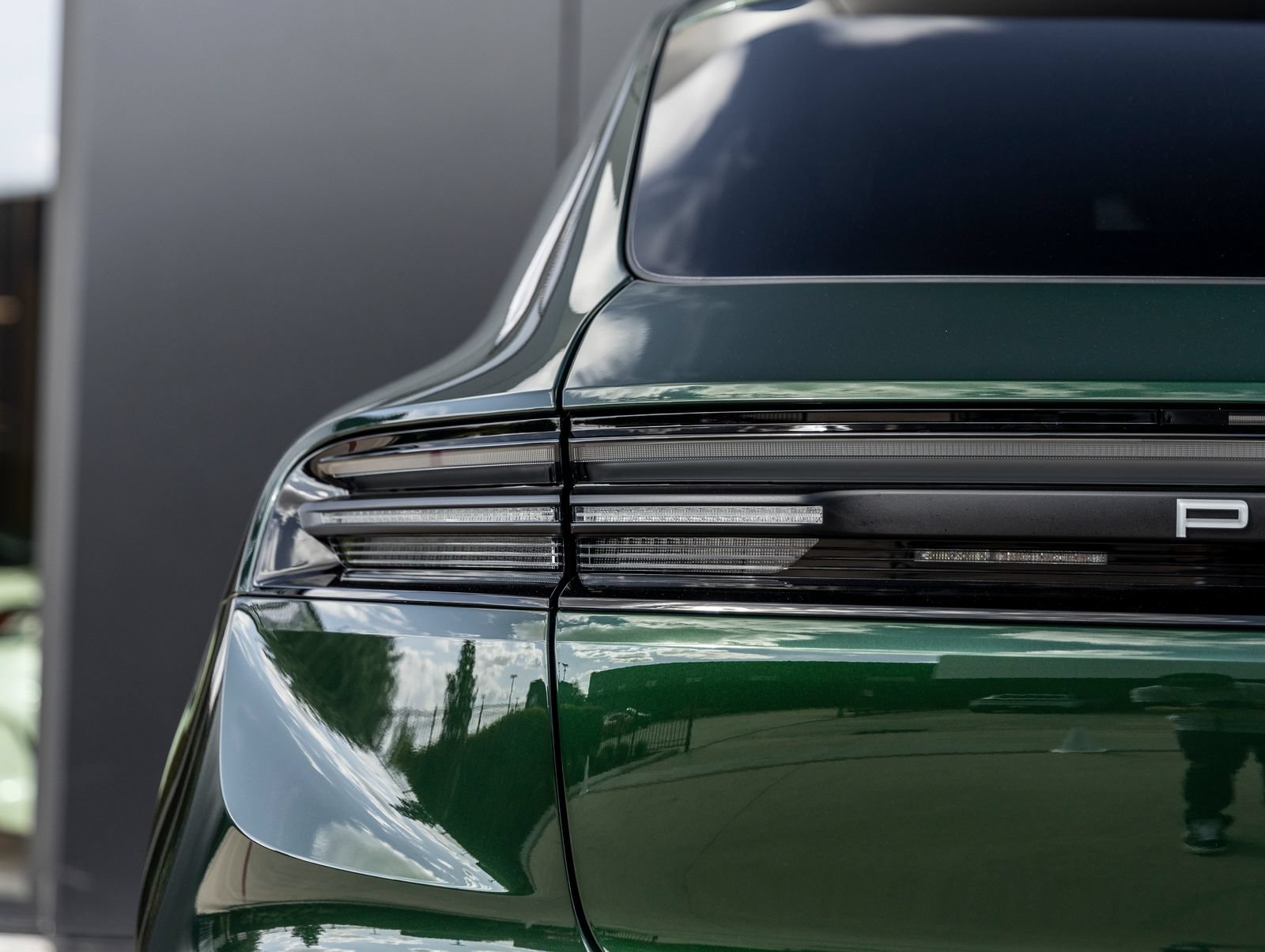 Certified 2025 Porsche Macan Electric RWD image 14