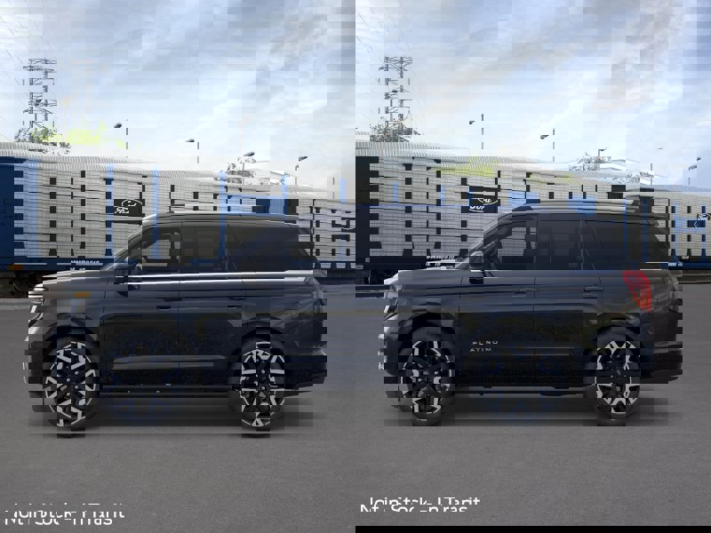 New 2026 Ford Expedition Platinum image 3