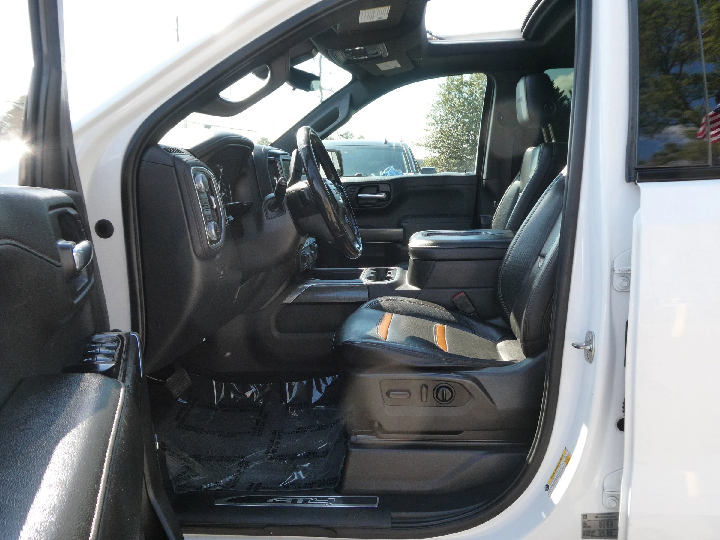 Used 2020 GMC Sierra 1500 AT4 w/ Off-Road Performance Package image 11